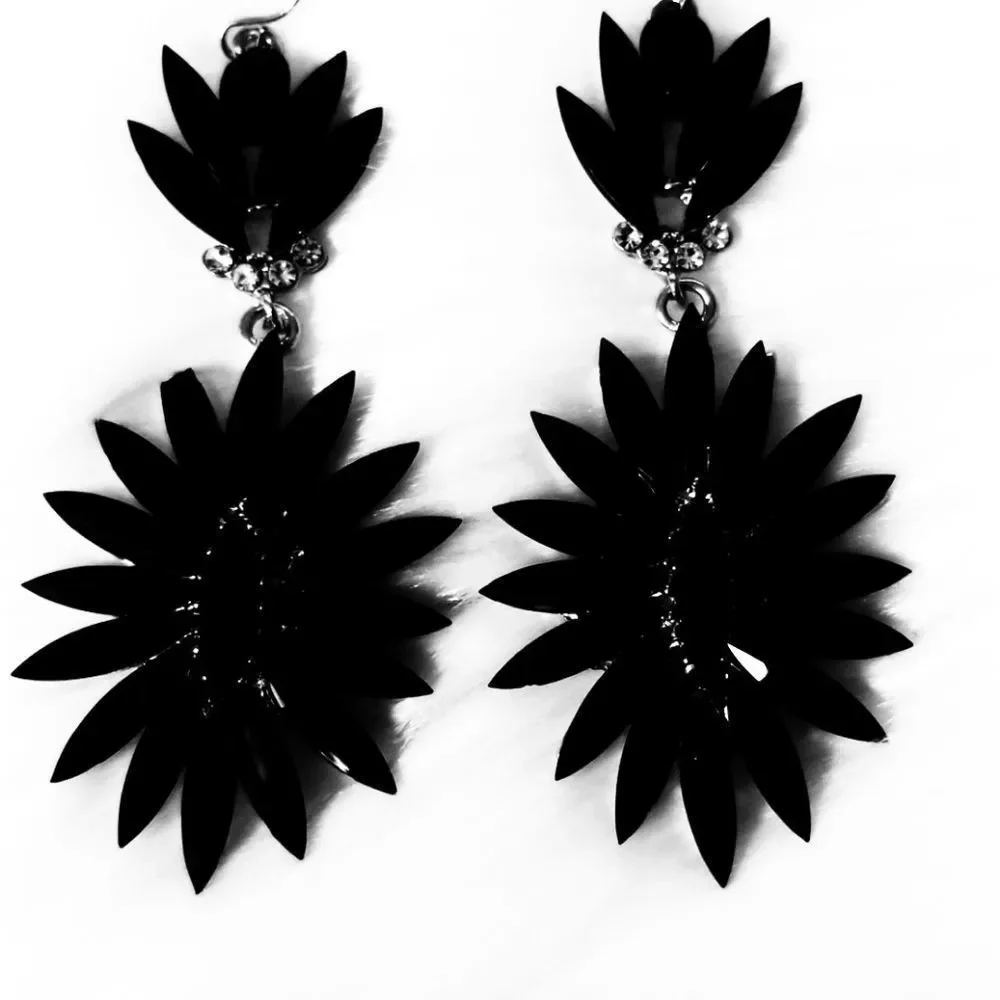 Black Onyx Looking Earrings - Picture 8 of 8